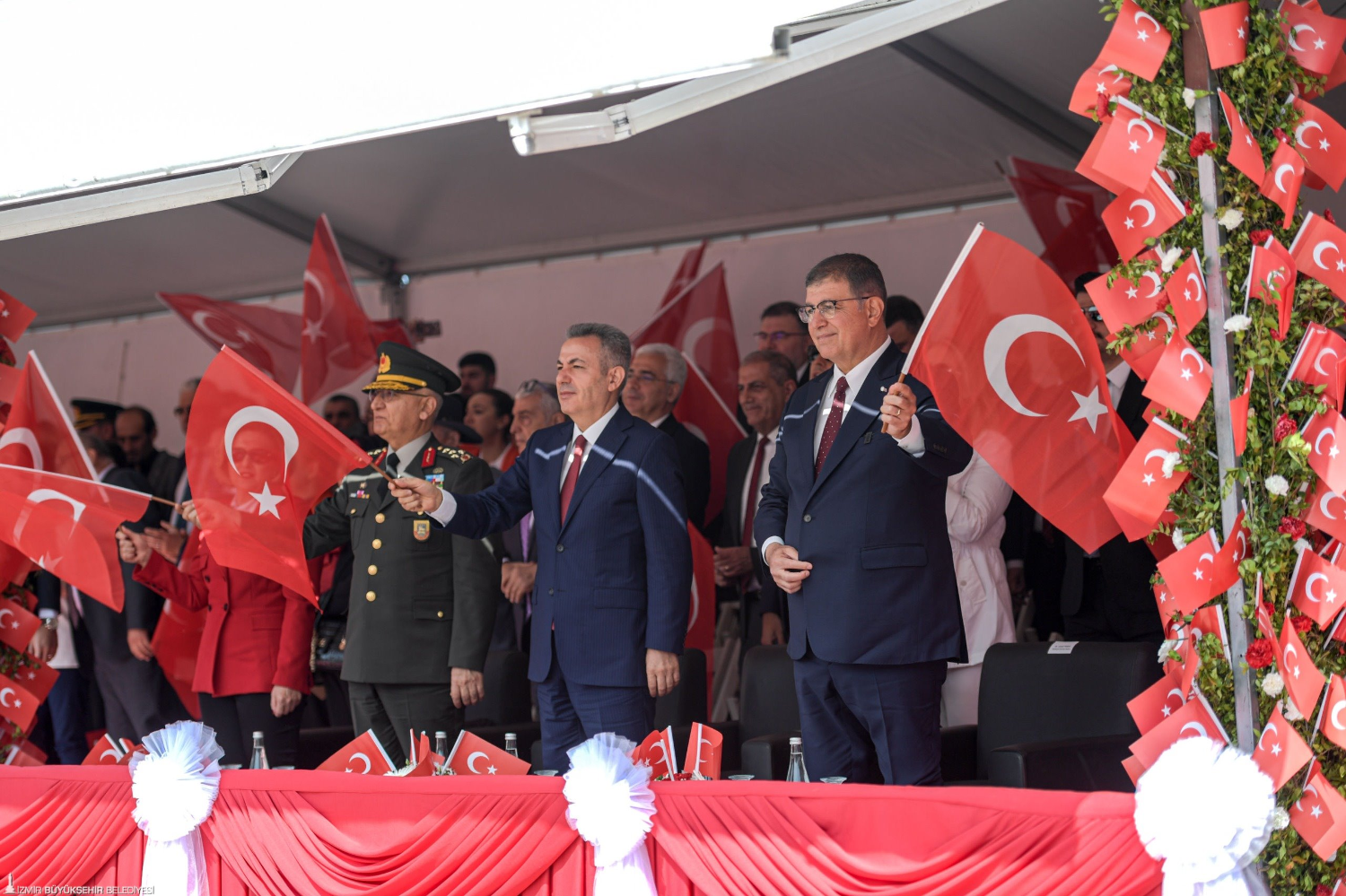 19 Mayıs coşkusu İzmir’i sardı